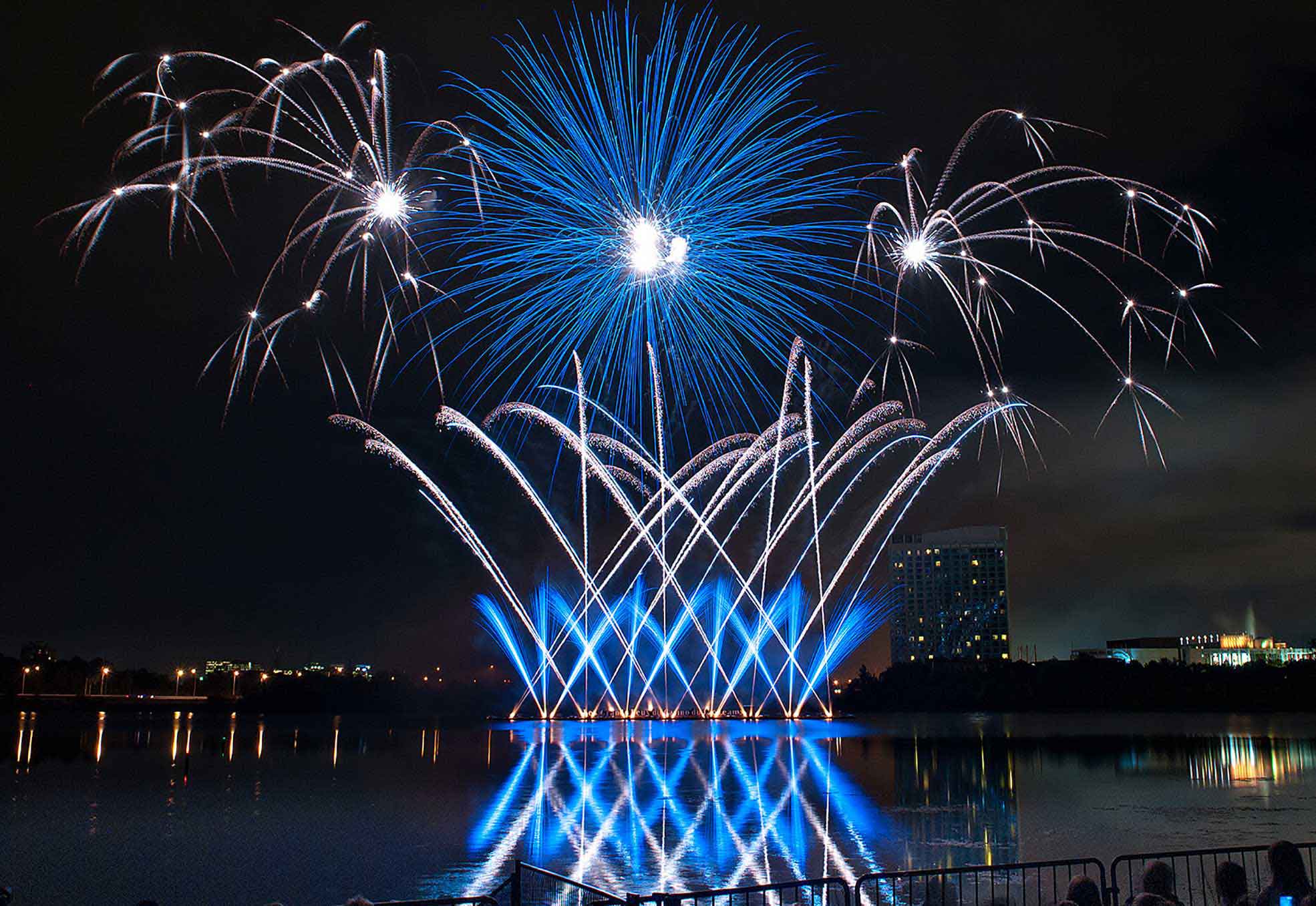 Pirotecnia Zaragozana Fuegos Artificiales Antorchas Bengalas Tracas  Detonantes Toros de Fuego