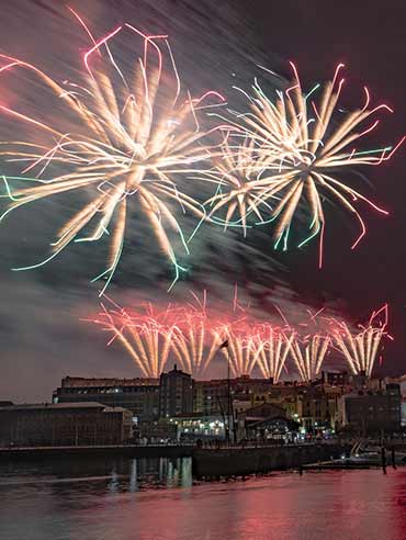 PIROTECNIA ZARAGOZANA FIRMA EN GIJON LA NOCHE DE LOS FUEGOS MAS POTENTE DE SU HISTORIA

