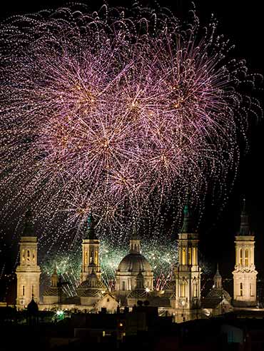 PIROTECNIA ZARAGOZANA CLAUSURA LAS FIESTAS DEL PILAR DE ZARAGOZA